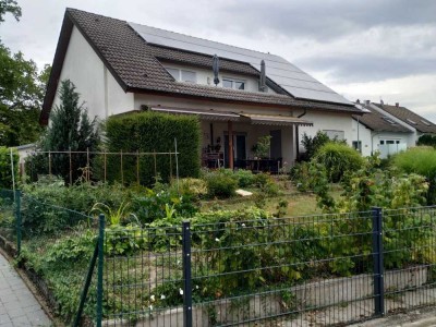Gepflegte Wohnung mit fünf Zimmern sowie Balkon und EBK in Bühl-Weitenung