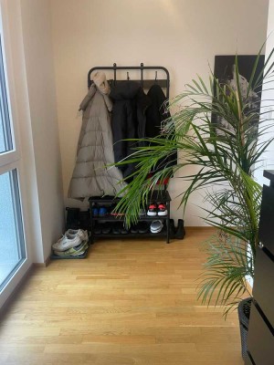 Geschmackvolle 2-Raum-Wohnung mit gehobener Innenausstattung mit Loggia und Einbauküche in Augsburg
