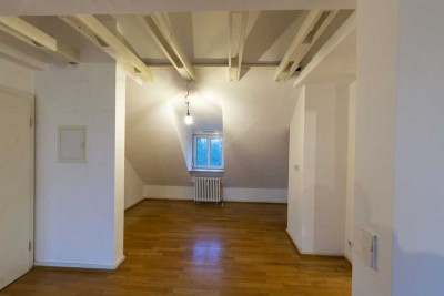 3 ZKB Dachgeschoss-Wohnung mit großem Westbalkon