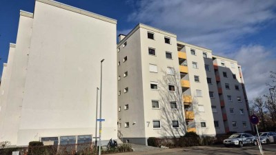 Großzügige 3,5 Zimmer-Wohnung mit Loggia und Garage