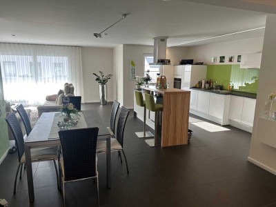 von Privat  ***  125 qm helle, luxuriöse  Eigentumswohnung mit Balkon