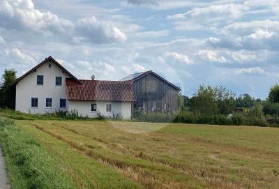 EINFAMILIENHAUS IN ALLEINLAGE MIT GROßER HALLE/STADL UND PV-ANLAGE