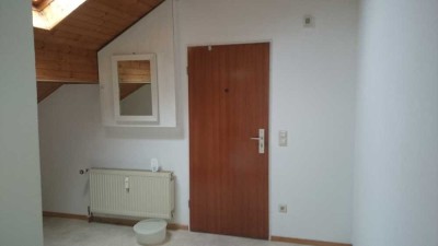 Schöne Dachgeschosswohnung in Grävenwiesbach OT zu vermieten!