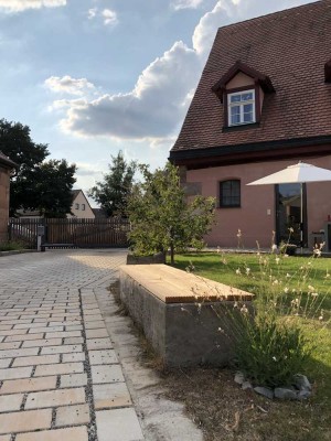 4-Zimmer-Doppelhaushälfte in aufwändig saniertem Baudenkmal