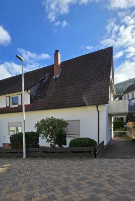 Modernisierte 3 Zimmer Wohnung  mit Balkon  in begehrter Lage in Lambrecht