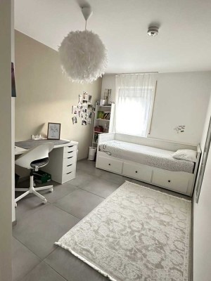 Geschmackvolle, modernisierte 4-Zimmer-Wohnung mit lux. Innenausstattung mit EBK in oberboihingen