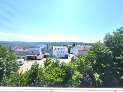 3 Zi. Wohnung, komplett renoviert, mit Balkon und Fernblick, HDH - Zanger Berg,