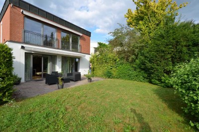 Helle mod. 2-Zi.EG-Whg mit Einbaukü., 26m² gr. Südterr.+Gartenanteil mit Domblick in Rgbg Nord