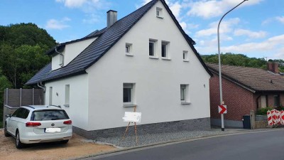 Renovierte(2022) Doppelhaus-Hälfte  5 Zimmern in Lindenfels