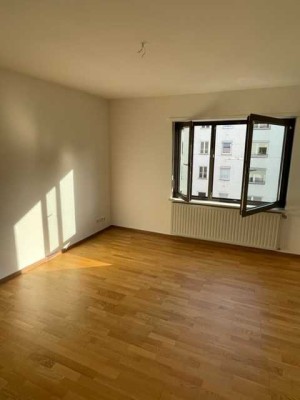 Schöne 2-Zimmer-Wohnung mit Einbauküche in Alt- Saarbrücken