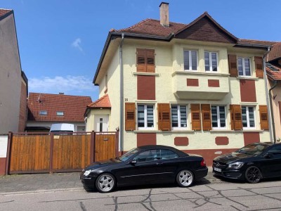 1-2 FH im Jugendstil mit Garage, Nebengebäude und Innenhof