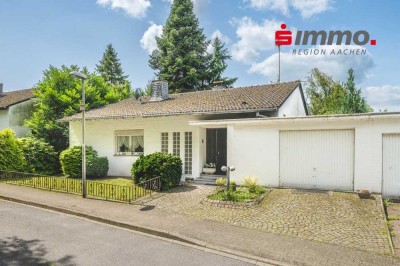 Freistehendes Einfamilienhaus mit traumhaftem Grundstück und Garage in Aachen-Vaalserquartier