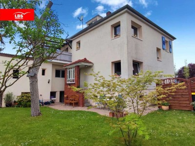 **Wunderschönes Zweifamilienhaus mit Charme, Garten, Garage und viel Charme-Primärenergiebedarf A**