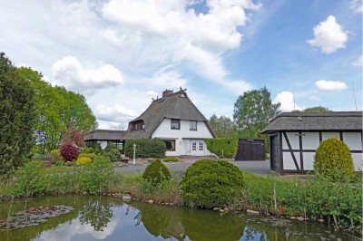 Reetdach-Anwesen in sonniger Ortsrandlage von Ramelsloh