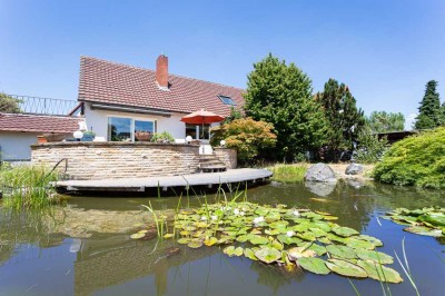 Freistehendes Architektenhaus, traumhaft und ruhig gelegen mit außergewöhnlichem Garten