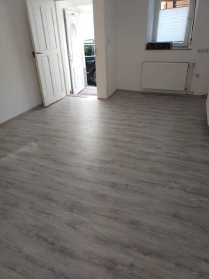 Neu renovierte, bezahlbare 1-Zi-Whg zentral in Waibstadt
