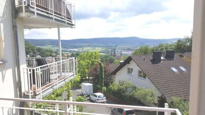 Offene, frisch renovierte, helle 3Zimmer-Wohnung im Herzen Gelnhausens / Südhang mit Fernblick