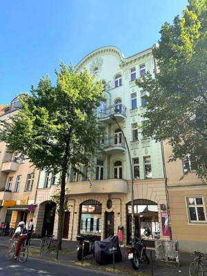 Außergewöhnliche, vollsanierte Altbauwohnung in Bestlage im Boxhagener Kiez mit TG Stellplatz