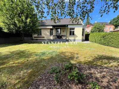 AUSSERGEWÖHNLICHE VILLA IN EINER EBENE