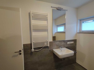 moderne 2-Zimmer-Wohnung mit Terrasse am Gambachsweiher ab 01.11.2025