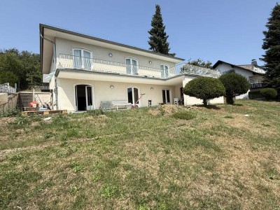 Provisionsfrei!! TOP Villa In Usingen mit einmaligem Hang Grundstück