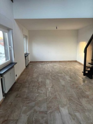 Helle 3-Zimmer Wohnung mit Balkon im 2. OG in Frankfurt-Unterliederbach