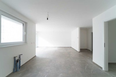 2-Zimmer-Neubau mit Lichthofterrasse & XXL-Hobbyraum