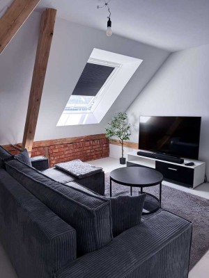 Helle kernsanierte 2-Zimmer-Dachgeschosswohnung mit moderner Ausstattung
