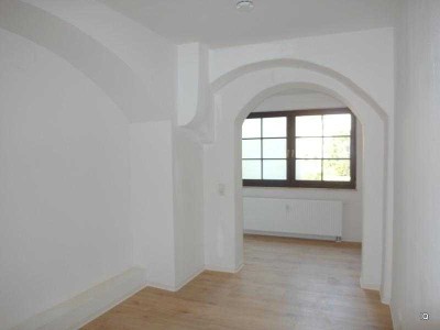 Einfache, kleine Singlewohnung mit neuem Laminatboden & Dusche inmitten der "Meißner Altstadt"