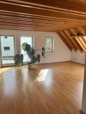 Modernisierte 3,5-Raum-Wohnung mit Balkon und Einbauküche in Weilheim