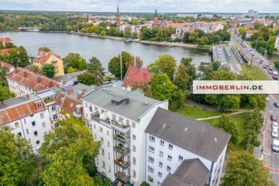 IMMOBERLIN.DE - Liebenswürdige Altbauwohnung mit Südwestbalkon & Lift nahe der erfrischenden Dahme