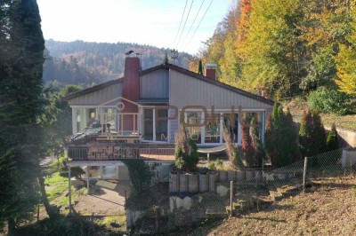 Zwei-Familienhaus mit Panoramablick, Dämmung und PV-Anlage in Schönau  Alt - Neudorf