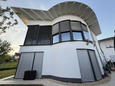 Luxuriöse Architektenvilla mit einmaligem Design, Doppelgarage und bis zu 3 Wohnungen