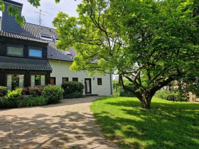 Modernisiertes Wohnjuwel mit Garten, 2 Terrassen & Garage - Empelerstraße 3, Rees