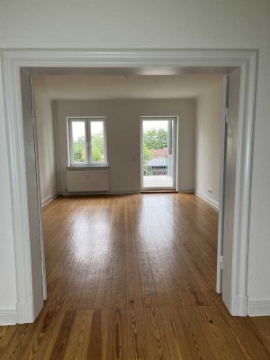 Seltenes Fundstück: 4-Zimmer Altbauwohnung mit besonderem Charme