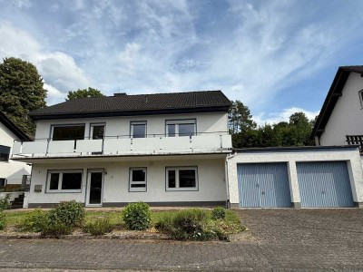 **Einfamilienwohnhaus auf großem Grundstück mit Doppelgarage mit großer Werktatt**