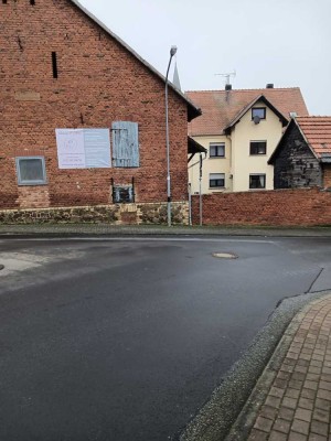 Freundliches 8-Zimmer-Haus in 35435, Wettenberg. Mit Nebengebäuden und großen Pferdestall u Bauplatz