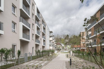 ERSTBEZUG: hofseitige 3-Zimmerwohnung mit Loggia