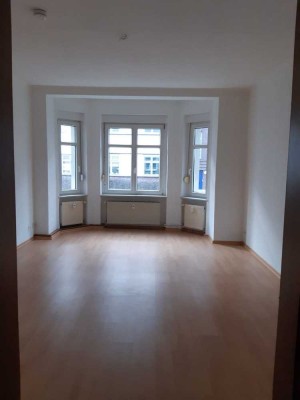 Gemütliche 3-Raum-EG-Wohnung mit Balkon und Gartenabteil* in Stadtfeld-Ost