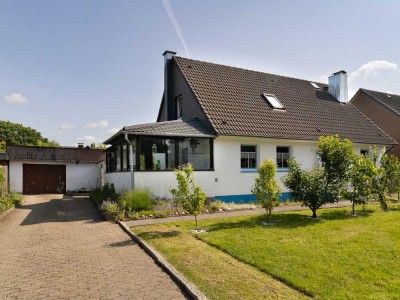 Komplett saniertes Einfamilienhaus mit wasserführendem Holzofen