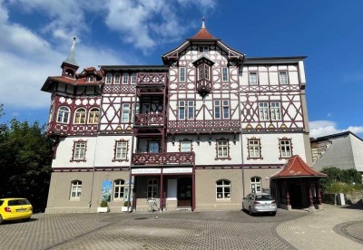 3-Raum-Wohnung mit Einbauküche, Arbeitszimmer, Balkon und Fahrstuhl im Haus
