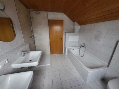 Frisch renovierte Dachgeschosswohnung