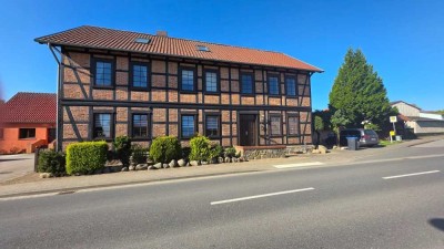 Sanierte Wohnung - Einbauküche - Stellplatz.....