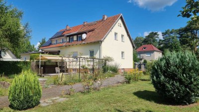 Familienfreundliche, bezugsfreie Doppelhaushälfte mit Baugrundstück! Ruhig & zentral in Stein!