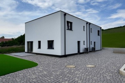 Neubau-Doppelhaus-Hälfte mit 4 Schlafzimmern!