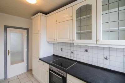 Einziehen & Ausblick genießen – Renovierte 2-Zimmer-Wohnung mit Fernsicht auf Erbbaugrund