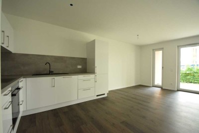3-Zi.-Wohnung mit großem Schlafzimmer, Badewanne und Einbauküche