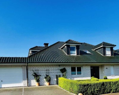 Walmdach-Bungalow m Einliegerwhg am Golfplatz