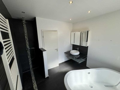 Renovierte 2-Zimmer-Küche-Bad Wohnung mit Terrasse und 125m2 Garten in Ludwigshafen Mundenheim
