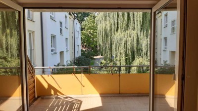 3 Zi.-Whg. + Wohn-Küche, Wintergarten, WEST/Balkon, Parkett, FBHzg., Bad m. Fenster + Gä/WC, 2 TG´s